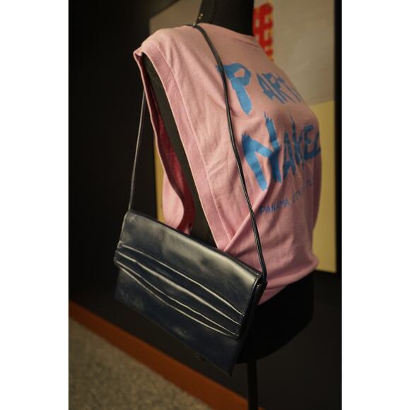 Vintage leather Navy Blue Purse with built in mirror - Picture 3 of 6